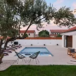 Elaia Villa *