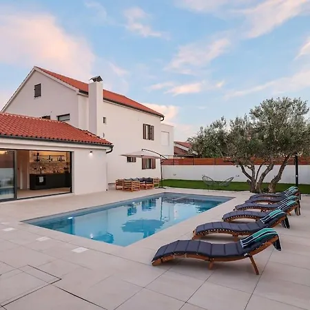 Elaia Villa *