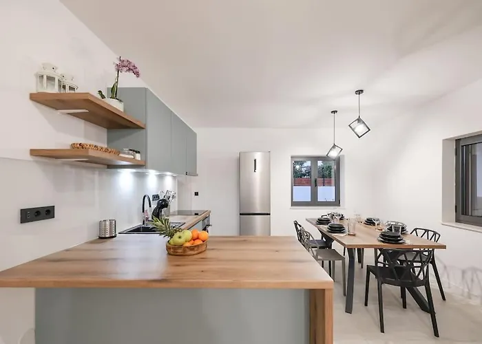 Elaia * Сукошан