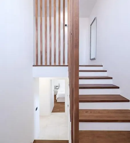 Elaia Сукошан