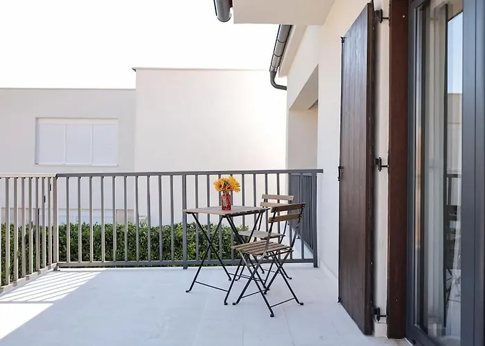 Elaia Сукошан