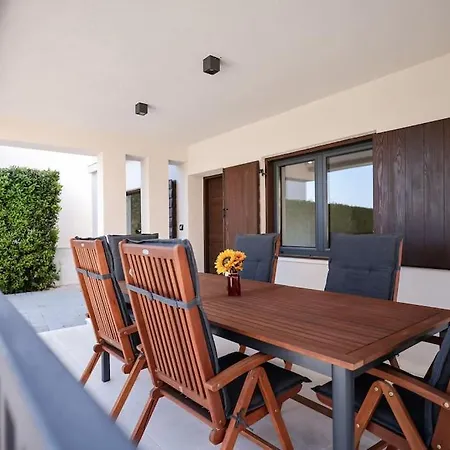 Elaia Villa *