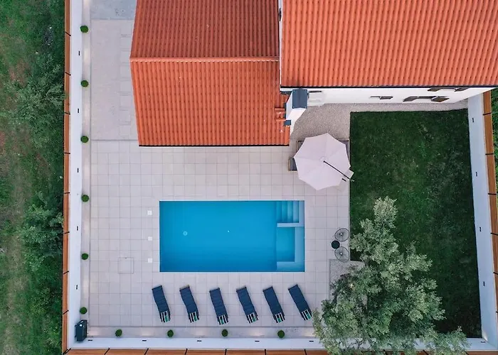 Elaia Villa *