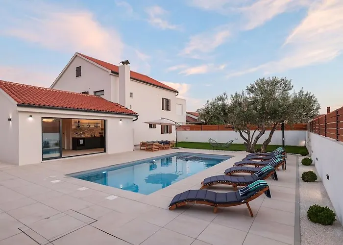 Elaia Villa *