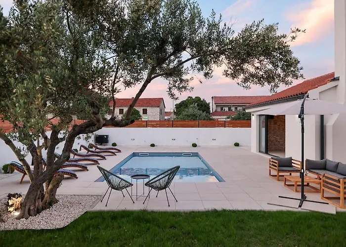 Elaia Villa *